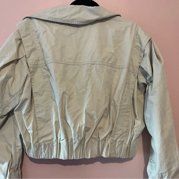 MO&Co. Women's Trench Style Cropped Jacket Cool Loose Lapel - Picture 2 of 9